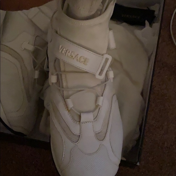 Versace - Picture 2 of 5